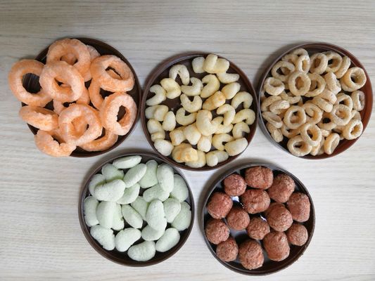 Energieeinsparende Freizeit Puffed Snacks Lebensmittel Extruder für Mais Puffing Produktionslinie